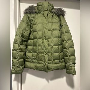 NWOT; COLUMBIA PUFFER FUR HOODJACKET 🧸